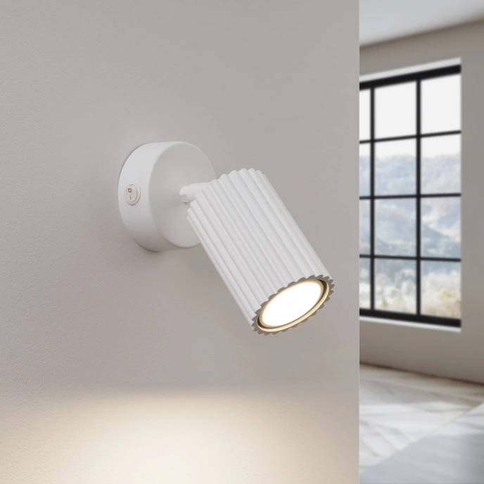 Vägglampa KARBON vit med strömbrytare