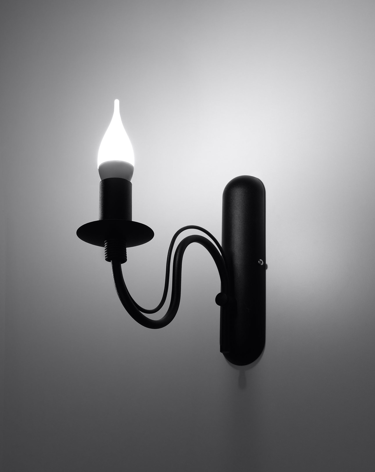 Vägglampa MINERWA svart + 1x LED-lampa E14 3000K varm 7,5W 620lm