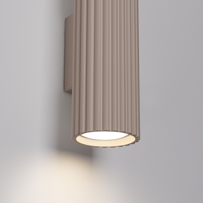 Vägglampa KARBON 20 taupe