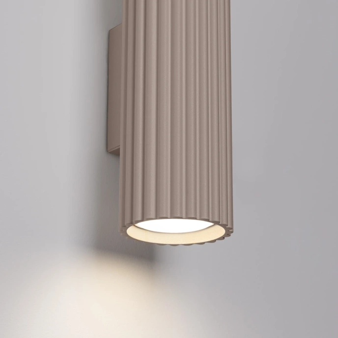 Vägglampa KARBON 30 taupe