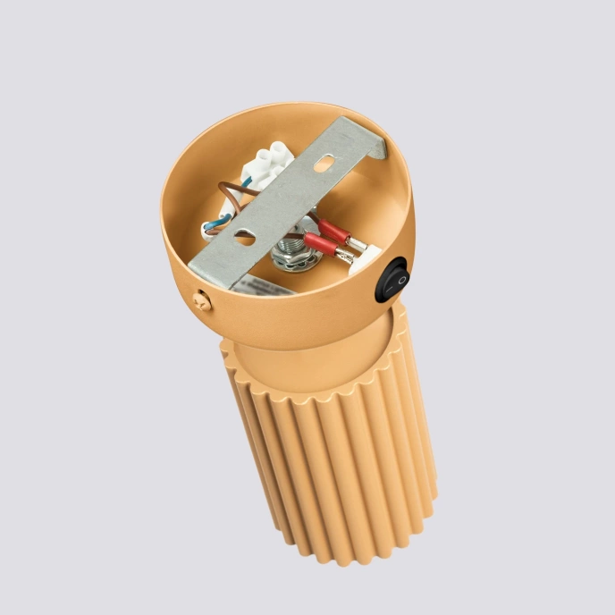 Vägglampa KARBON guld med strömbrytare